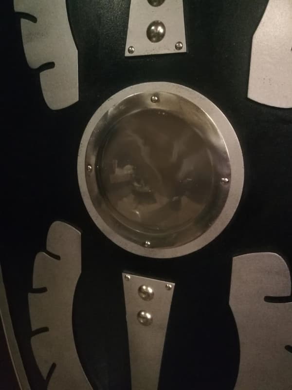 Puinen Roman Scutum musta kaareva soikea suoja SWE92