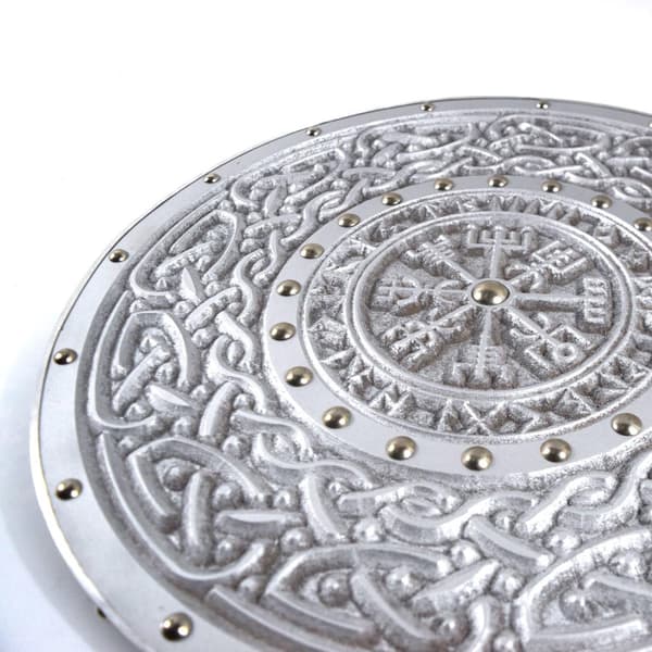 Trägraverade Runes Helm of Awe Viking Silver Shield SWE95