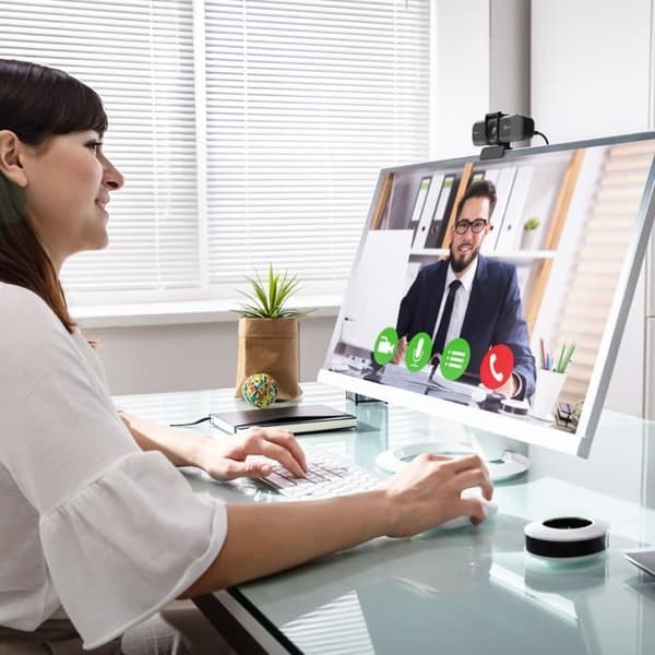 j5create JVU430 USB-webbkamera 4K Ultra HD, 3840 x 2160 videoupplösning, svart och silver