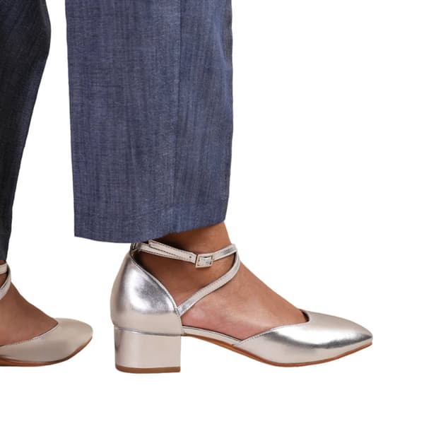 Where's That From Womens/Ladies Peru Faux Leather Crossover Strap Wide Low Block Heel Sandals