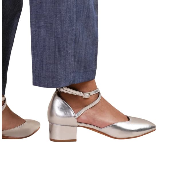 Where's That From Womens/Ladies Peru Crossover Strap Low Block Heel Sandals