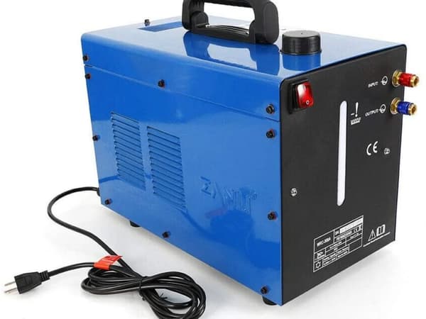 Jäähdytysvesisäiliö, Pumpun teho 370W, Lämpöhäviö 1,5 kW, Veden kapasiteetti 10L,Sininen