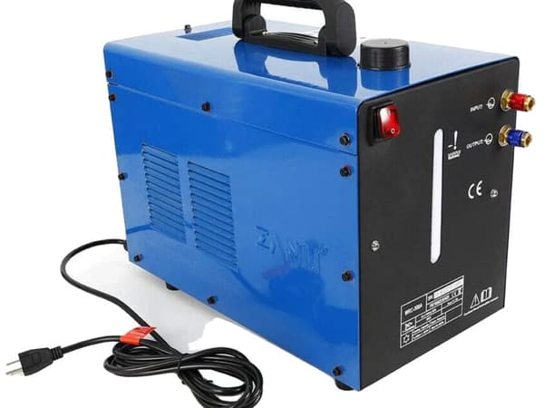 Jäähdytysvesisäiliö, Pumpun teho 370W, Lämpöhäviö 1,5 kW, Veden kapasiteetti 10L,Sininen