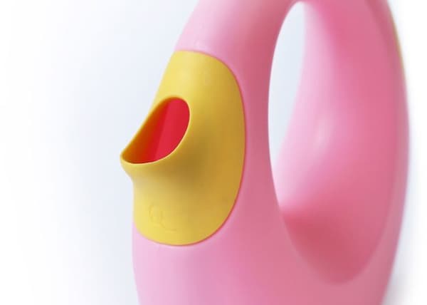 Cana vattenkanna Candy pink Quut - Liten ergonomisk vattenkanna för barn - 0,5 L - QUUT märke