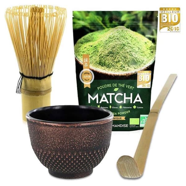 Coffert te Matcha + visp + sked i bambu + kopp svart &amp; lila