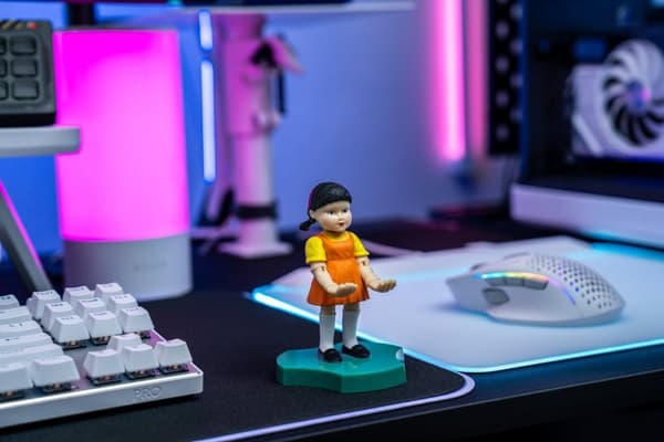 Cable Guys - Holdem - Squid Game Young-Hee Girl - Merchandise