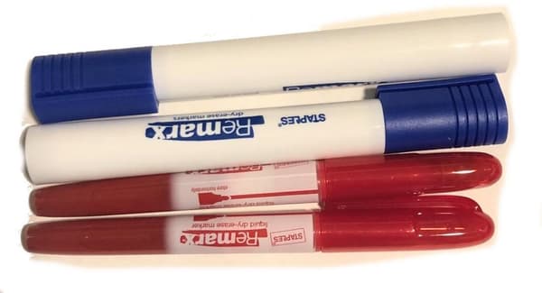 4 st Whiteboard pennor 2 färger blå röd