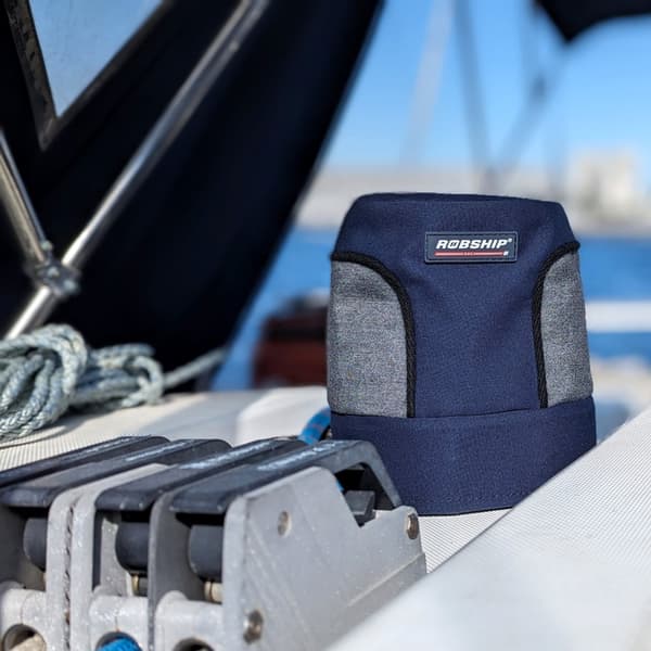 Vinschskydd Robship Winch Cover Navyline Medium, UV-skyddad akryl, Ø13.5/17.5 cm x 19 cm, marinblå