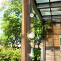 Pikkukuva 7 / 10: Lollanda Riippuva kristalliaurinkokeräin – sateenkaaria taittava prisma ja aurinkoa heijastava koriste