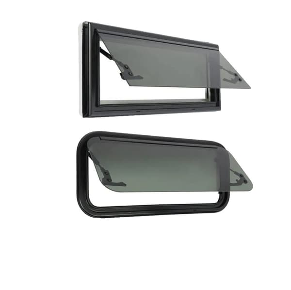 RV Tempered Glass Push Out -ikkuna, pyöristetyt kulmat, 85° avauskulma, sisältää hyttysverkon.