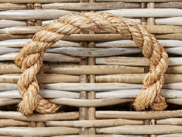 Vinreol Rattan Træ 112 cm Reol til Vin Dekoration til Hjemmet Stuen Vinholder med Bakke