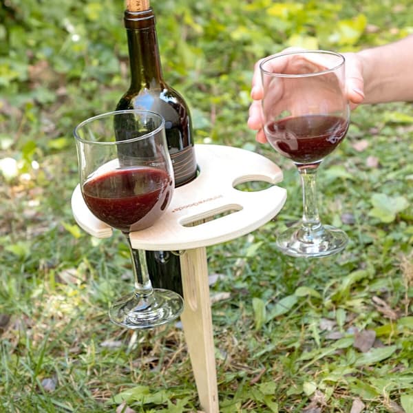 Portabel vinställ och plats för glas till trädgård mm