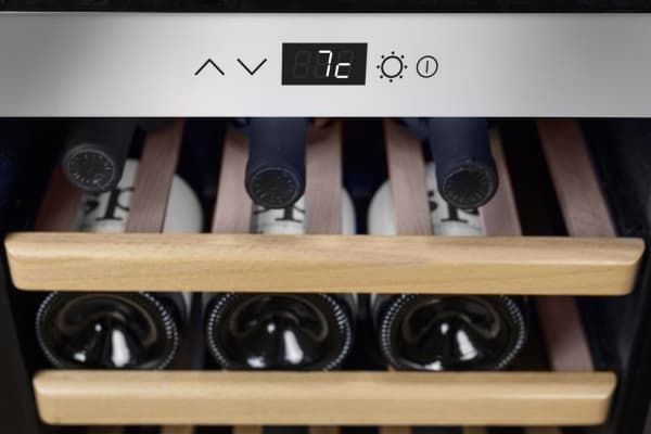 Caso WineComfort 38, Kompressori viininjäähdytin, Vapaasti seisova, 38 pullo(a), 60 W, G, Ruostumaton teräs