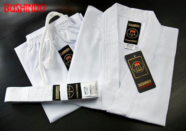 KARATE BUSHINDO PUKU koko 3/160cm Materiaali: 65% polyesteri, 35% puuvilla 3029MX
