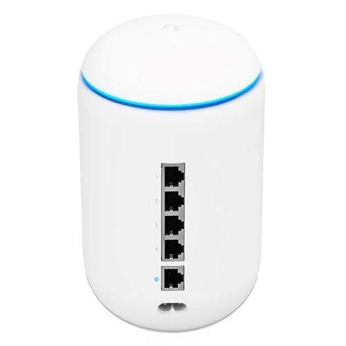 Ubiquiti UniFi Dream Machine All-in-One-router (med 2-benet EU-stik) Hvid