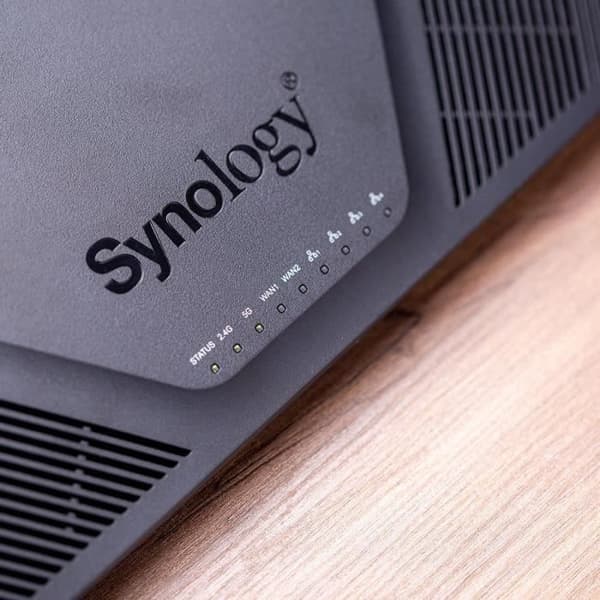 SYNOLOGY RT2600AC - AC Dual-band 2600 Mbps trådløs WiFi-router - MU-MIMO med 4 LAN-porte og 1 WAN-port 10/100/1000 Mbps