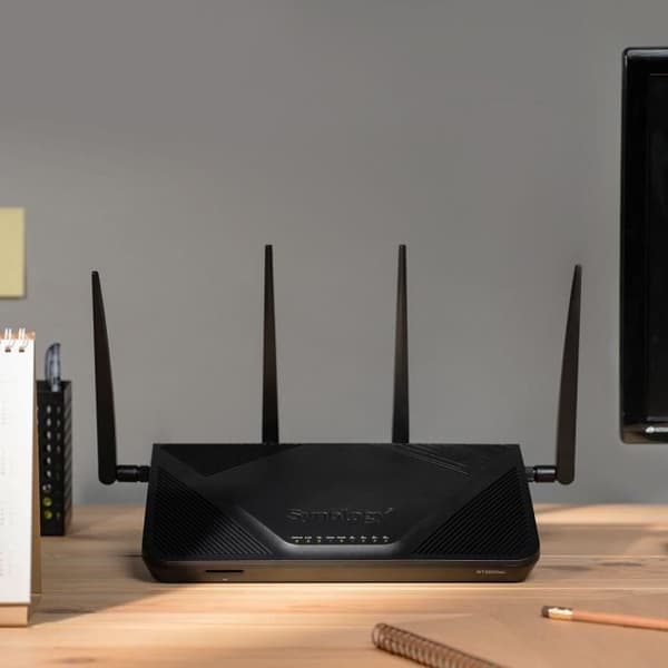 SYNOLOGY RT2600AC - AC Dual-band 2600 Mbps trådløs WiFi-router - MU-MIMO med 4 LAN-porte og 1 WAN-port 10/100/1000 Mbps