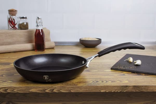 TITANIUM STEGEPADE 24cm BERLINGER HAUS BLACK PROFESSIONAL LINE BH-6116