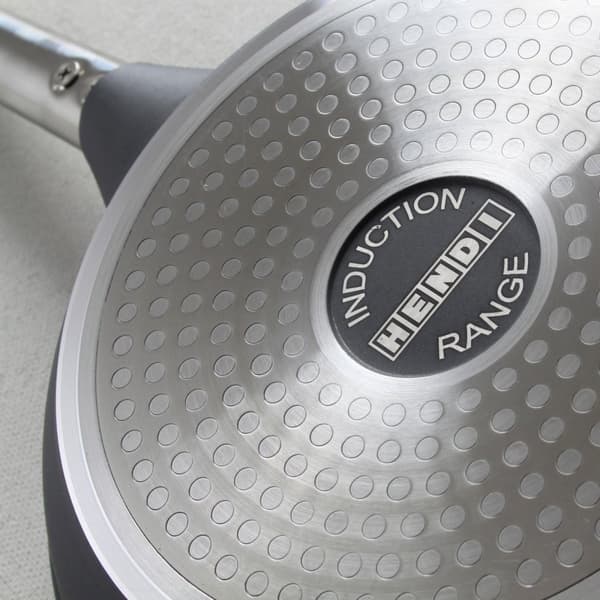 Profi Line induktionsstekpanna av gjuten aluminium, belagd med titan, diameter. 240 mm - Hendi 629154