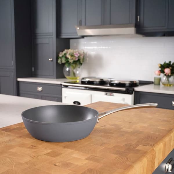 Wok med non-stick yta 30 cm i smitt aluminium Laura Ashley - Mörk skiffer - Kompatibel med induktion av Pendeford