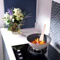Miniatyrbild 2 av 6: Wok med non-stick beläggning 30 cm i smidd aluminium Laura Ashley - Mörk turturduva - Induktionskompatibel av Pendeford