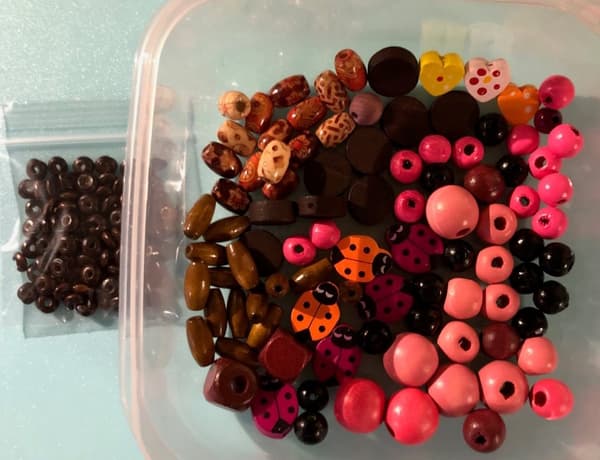 145 träpärlor blandade sorter