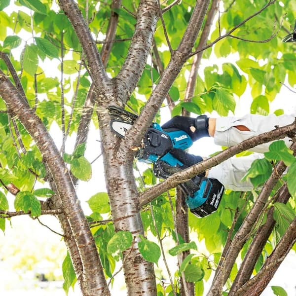 Moottorisaha Makita DUC101Z01