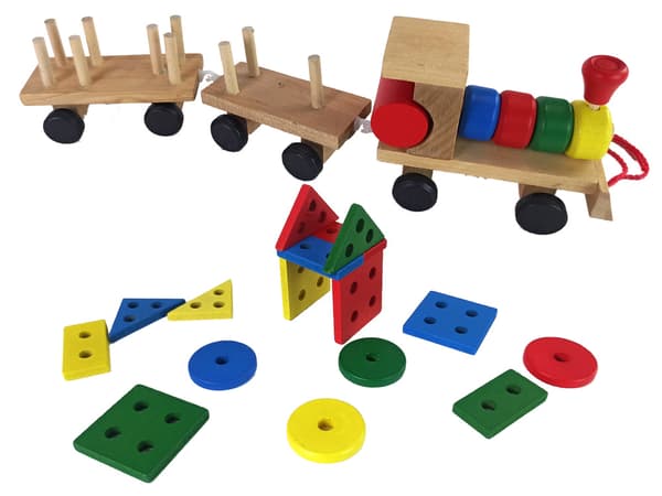 Wooden Train Locomotive. 2 Detachable Wagons