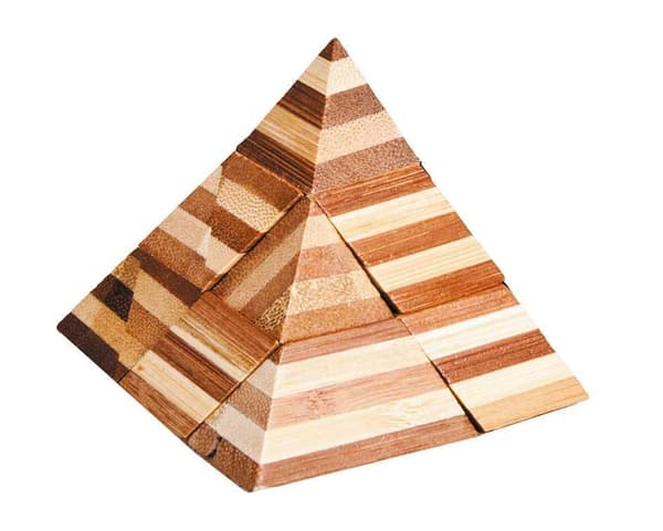 Pyramid 3D-pussel av trä - klurig hjärngympa