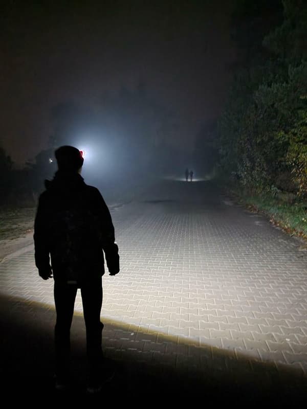 AWTOOLS BLACK LINE FRONTE COB LED AJOVALAISIN LIIKKEANTURILLA BLACK LINE