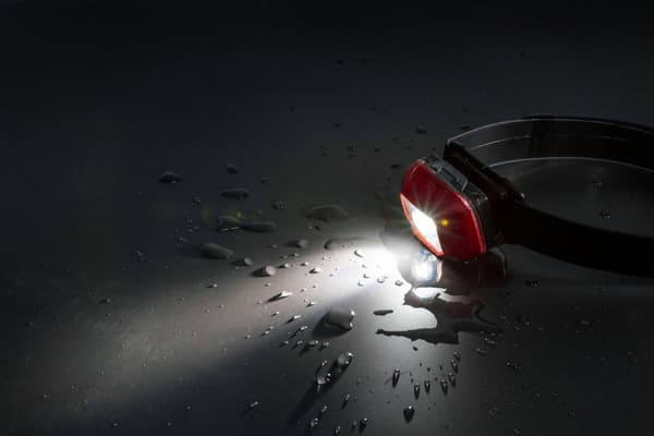 AWTOOLS BLACK LINE PANDELAMPE TINRAY COB + CREE LED 3xAAA