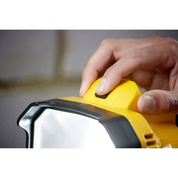 LED Projektorlampa - STANLEY - SFMCL030B-XJ - 750 till 1850 Lumens - Utan batteri - 18V