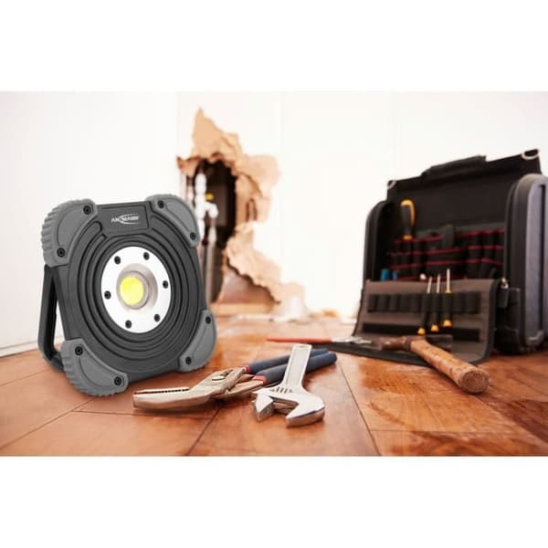 ANSMANN LED-platsstrålkastare med batteri 2000 lumen & 20W - IP64 Robust LED-strålkastare