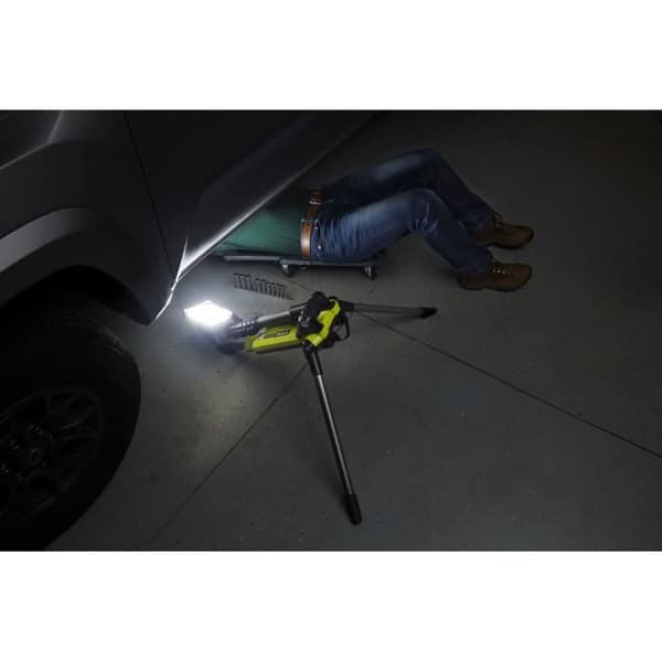 RYOBI - LED-projektor på stativ 18V ONE+ - 3 intensiteter: 2 700 / 1 000 / 500 Lumen - stativ justerbart upp till 1,7 m - R18TL-0