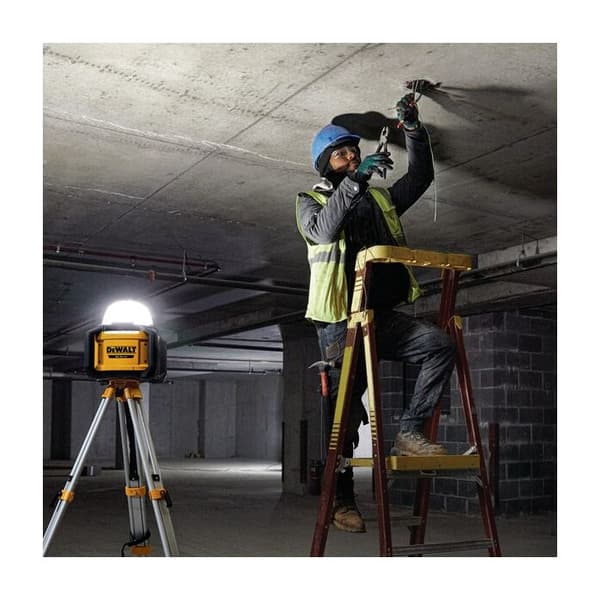DEWALT Tool Connect 18V XR Jobb Spotlight - Inget batteri eller laddare - DCL074-XJ