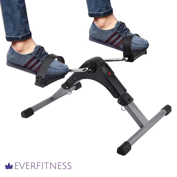 Sammenleggbar pedaltrener med motstand og display