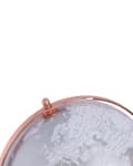 Pikkukuva 5 / 6: Karttapallo hopea/ruusukulta synteettinen materiaali 28 cm metallijalka moderni tyyli