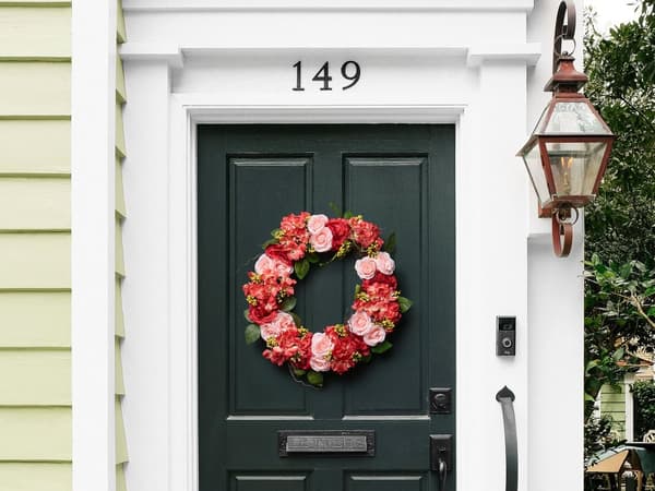 Krans Rosa och Röd Dörrkrans Konstgjord Blomsterkrans 50 cm Rund Bord Vägg Dekor Traditionell Rustik Stil