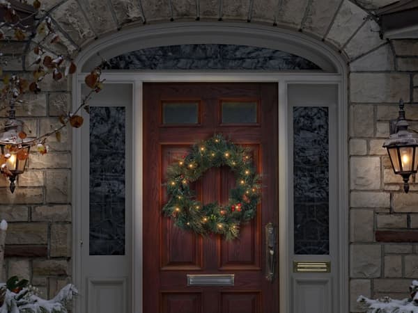 Julekrans med belysning Grønn syntetisk materiale ø 60 cm LED Kunstig snø Kongler Bær Julepynt Jul Dekorasjon