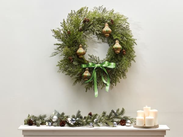 Julekrans Grønn Syntetisk materiale ø 70 cm Kongler Tradisjonell stil Interiør Dekor Jul Julepynt Dørkrans