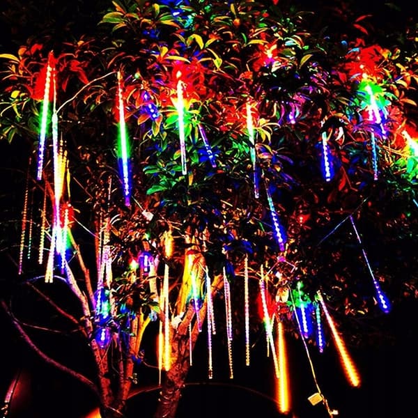 METEORS ICICLES sataa lunta IP44 LED-joulukuusen ulkovalot