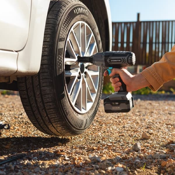 Cecotec 20 V and 4000 mAh impact wrench, 2300 rpm no-load speed, 3000 bpm impact ratio, 400 Nm maximum torque with 4 positions, work light and up to