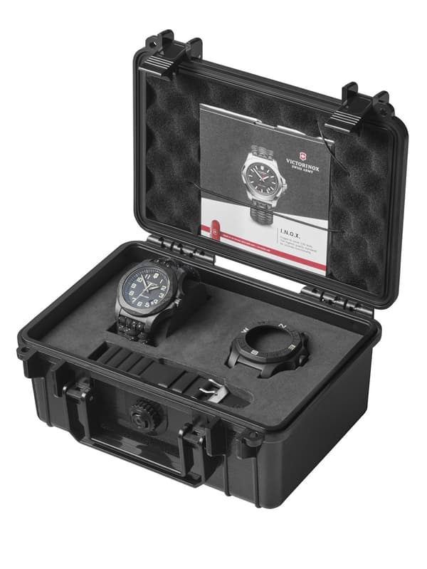 Mens Watch Victorinox 241859, Quartz, 43mm, 20ATM