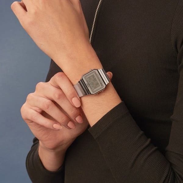 Casio unisex vintage klocka - A700WEM-7AEF - Vattentät - Milanese mesh armband