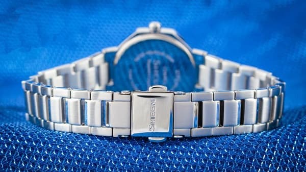 Casio Damklocka - Kvarts - Analog - Silverband i rostfritt stål - SHE-4543D-7AUER