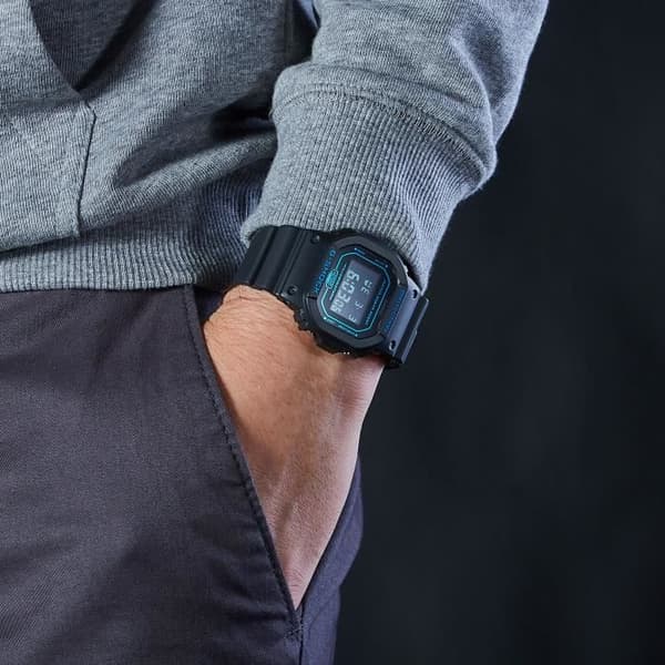CASIO DW-5600BBM-1ER Digitalklocka för män - Kvarts - Svart - Plast