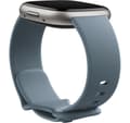 Miniatyrbild 4 av 6: Fitbit Versa 4, vattenfall blå/platina