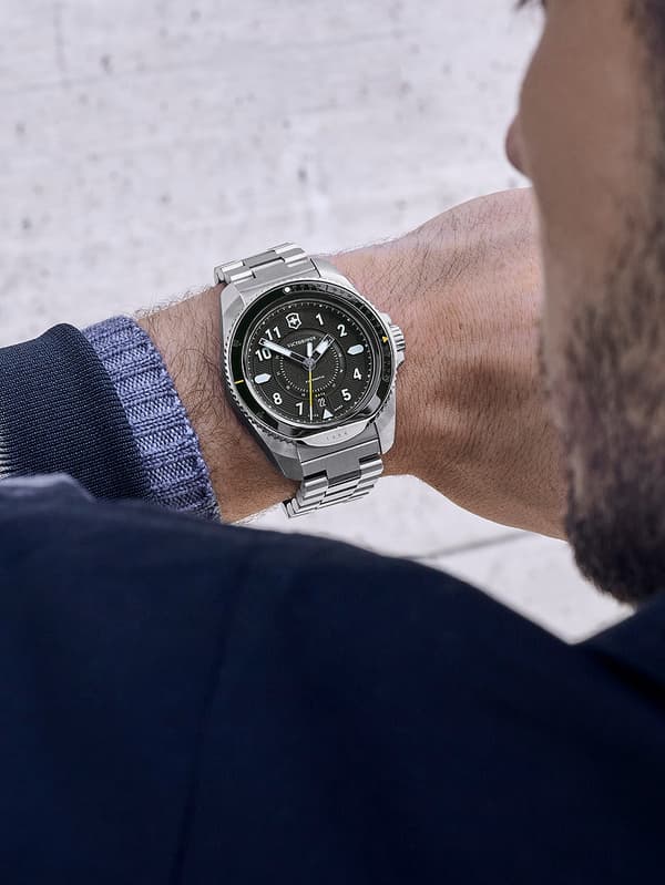 Mens Watch Victorinox 241981, Automatic, 43mm, 20ATM