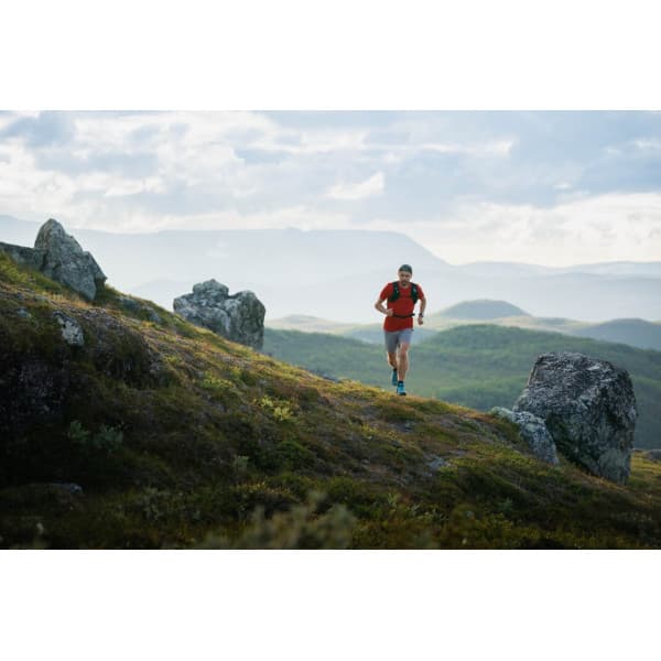Polar Grit X Pro -urheilukello M/L-ranneke, musta