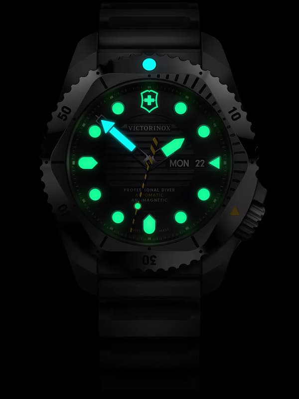 Mens Watch Victorinox 241994, Automatic, 43mm, 30ATM